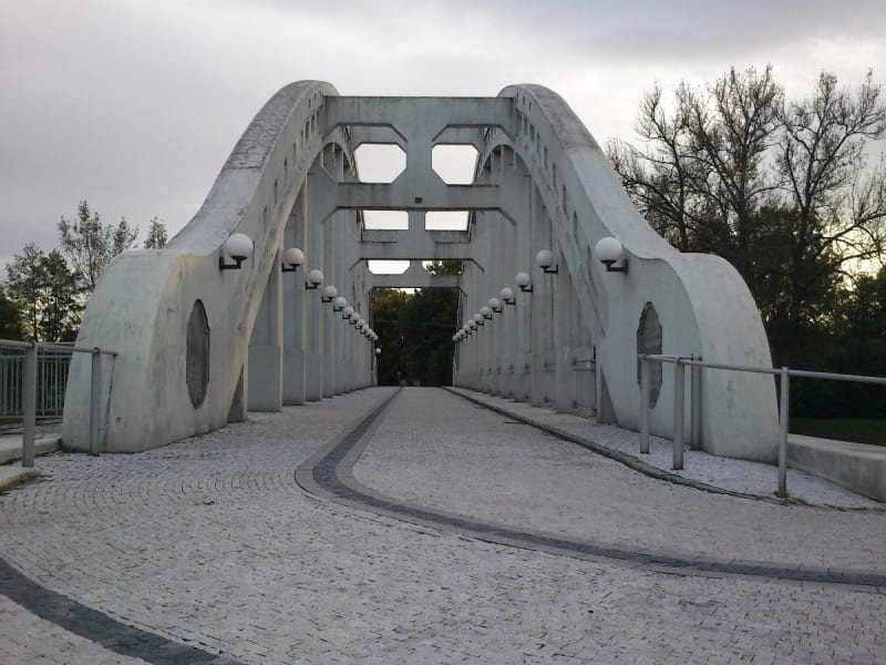 Chodníky, obruby a komunikace - realizace 15